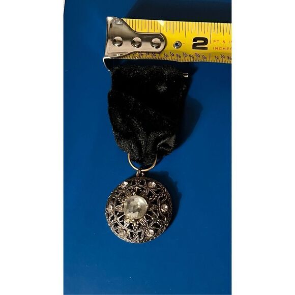 Vintage Black Velvet Brooch w Rhinestone Silver Tone Pendant - Picture 5 of 5